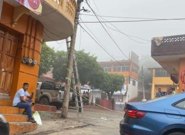 Continúan arreglos en la plaza Juárez de Chapulhuacán 