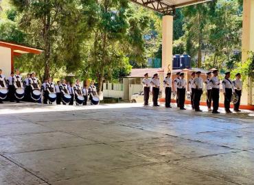 Secundaria campeona de banda de guerra