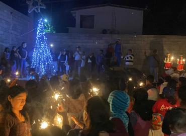 Miles de asistentes en el encendido del pino