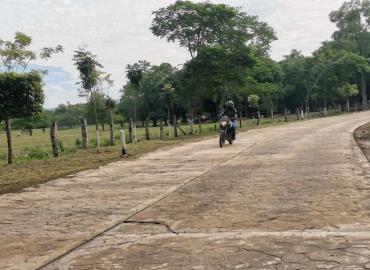 Se tronó pavimento de acceso principal