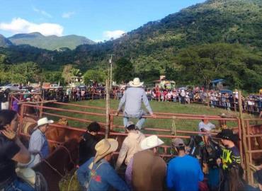 Realizaron cabalgata en honor a la virgen