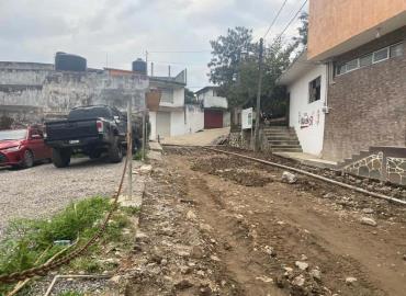 Acusan "tortuguismo" en reparación de calle