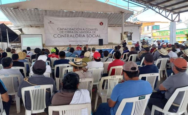 Capacitaron a comités de obra en Huautla