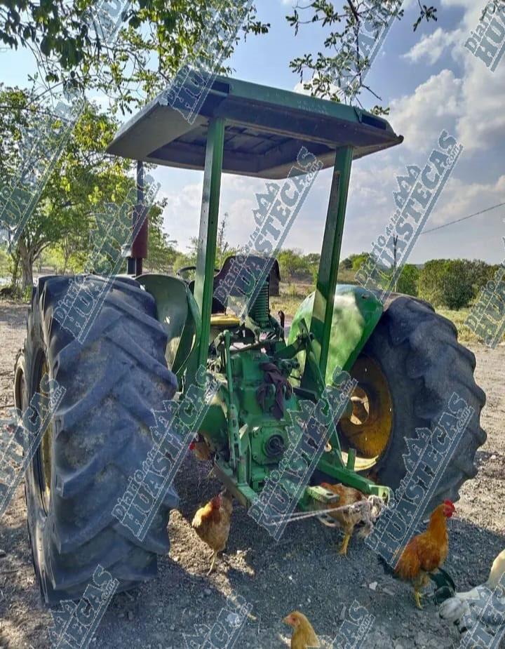 Roban tractor de un rancho