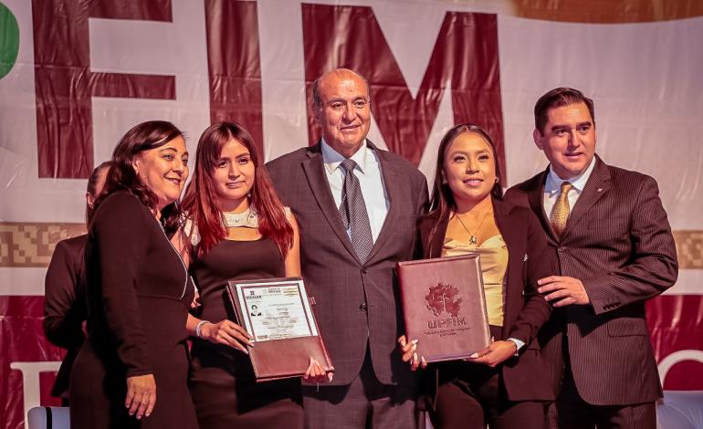 Entregaron autoridades estatales, títulos a estudiantes de la UPFIM