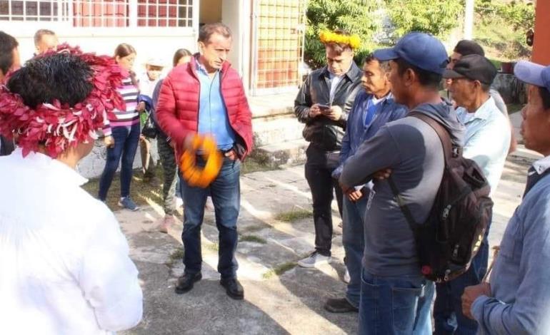 Alcalde inauguró salón de cómputo