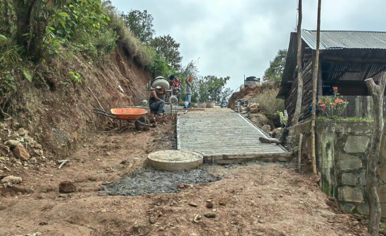 Avanzan obras en Acatipan