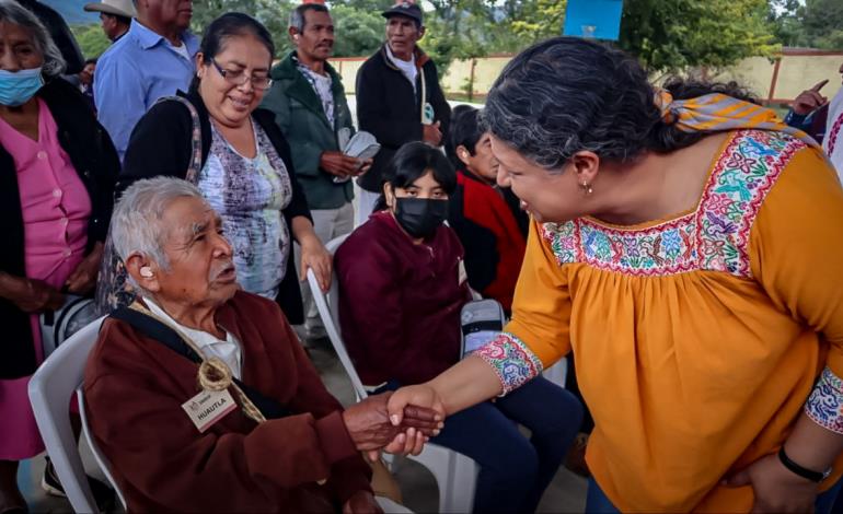 Entrega SSH aparatos auditivos para población de comunidades originarias