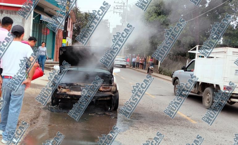 Taxi ardió en llamas