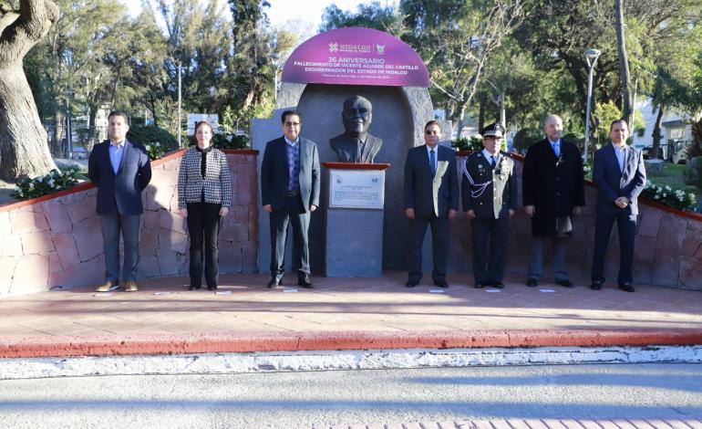 Realizan guardia de honor para conmemorar el fallecimiento del ex gobernador Vicente Aguirre del Castillo