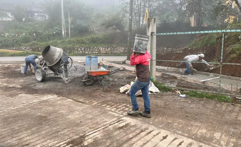 Avanzan obras de construcción 