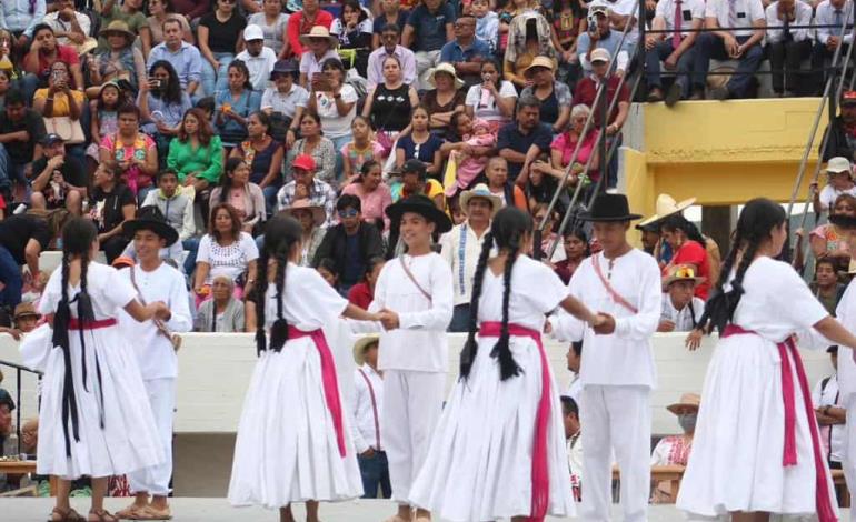 EL FOLCLOR DE OAXACA Y SU GUELAGUETZA LLEGA A HUEJUTLA