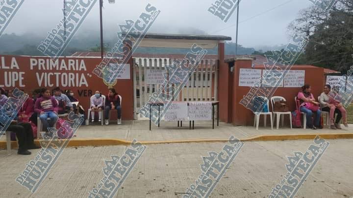 Mantienen tomada Escuela Primaria de Chalma