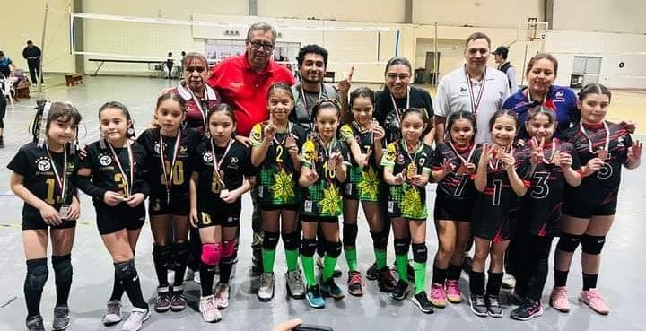 Quichanes bicampeones en Nacional de Micro Voleibol