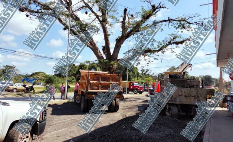 Camioneros cerraron la Huejutla - Chalahuiyapa