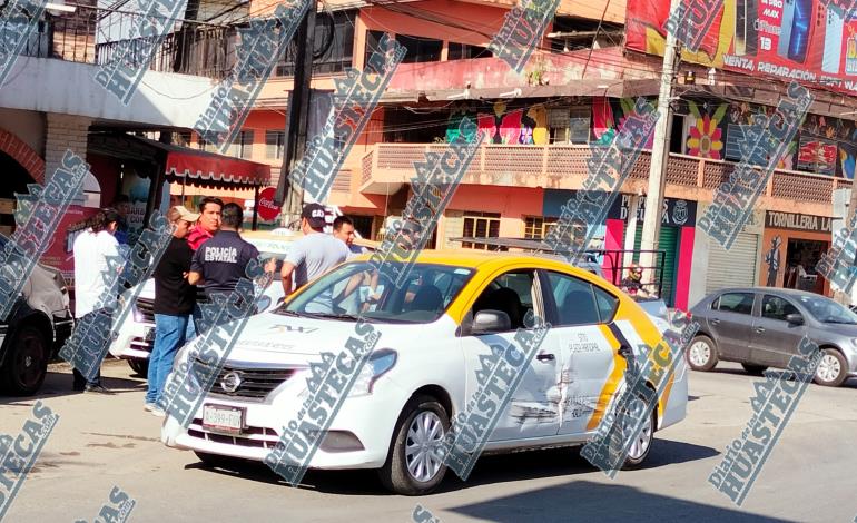 Ruletero chocó contra camioneta