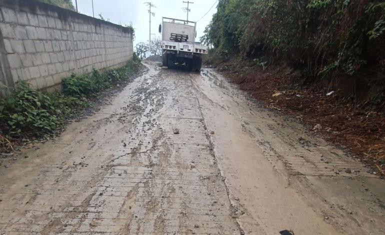 Camión a punto de accidentarse