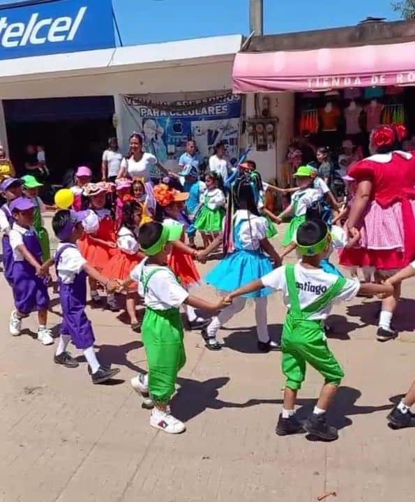 Realizaron tradicional desfile de Primavera 