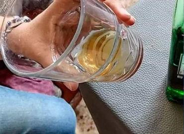 Alcoholismo afecta a adultos y jóvenes