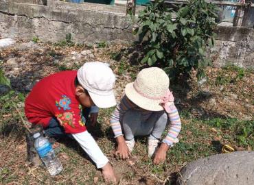 Reforestaron río y canchas de futbol