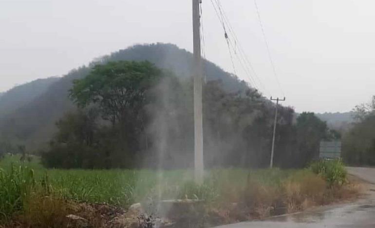 Reportan fuga de agua potable 