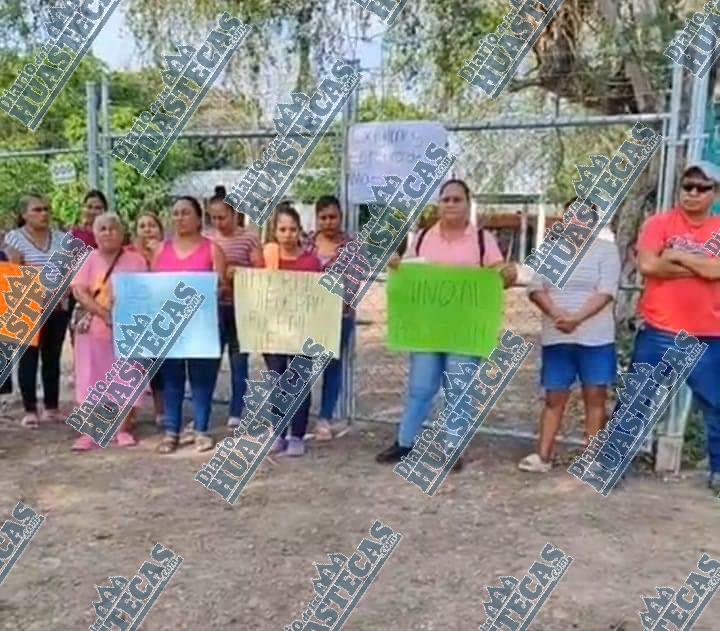 Exigen destitución de director de primaria