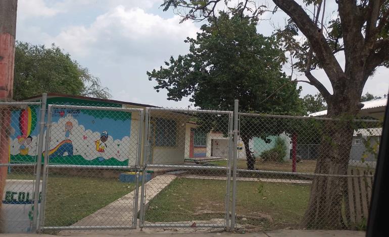 Maestra no da clases en kinder