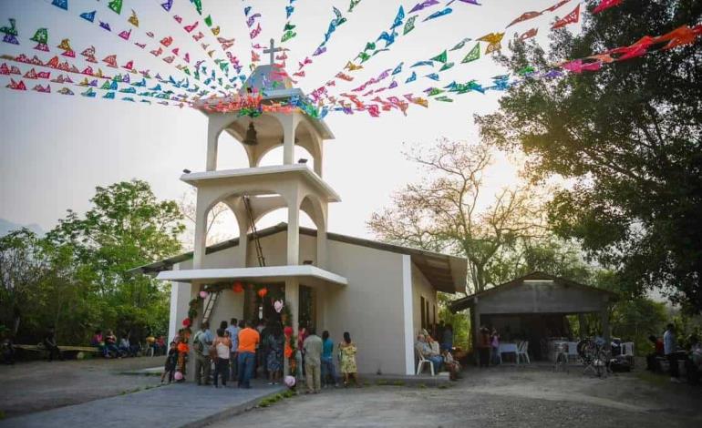 Rehabilitan capilla en Cruz Blanca 