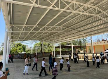 Inauguran nueva aula en escuela