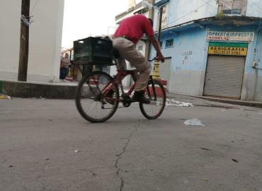 Ciclistas un riesgo en las carreteras