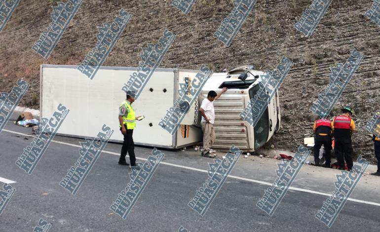 Camión DIMASA quedó ladeado