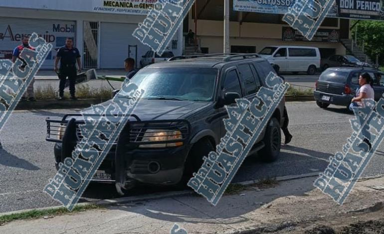 ¡Camioneta se accidentó!