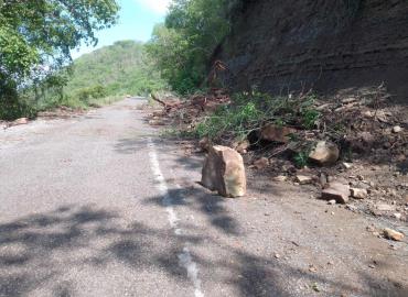 Precaución por derrumbes en Xochicuautla