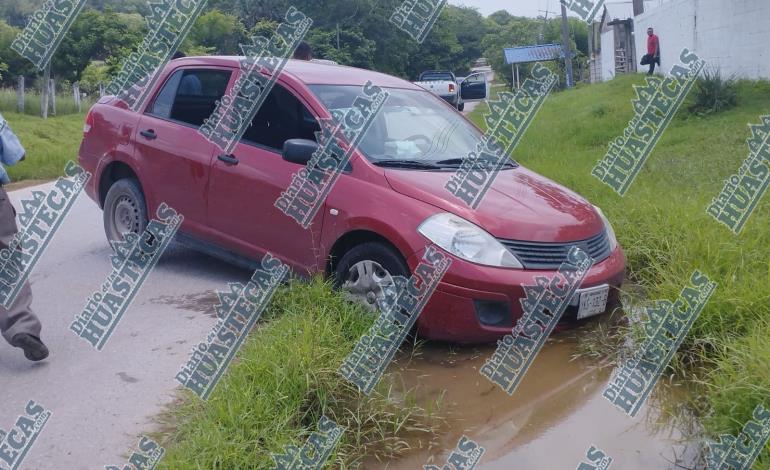 Vehículo cayó a una zanja