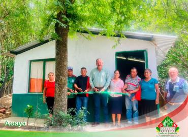 Entregan cuartos dormitorios en San Martín Chalchicuautla