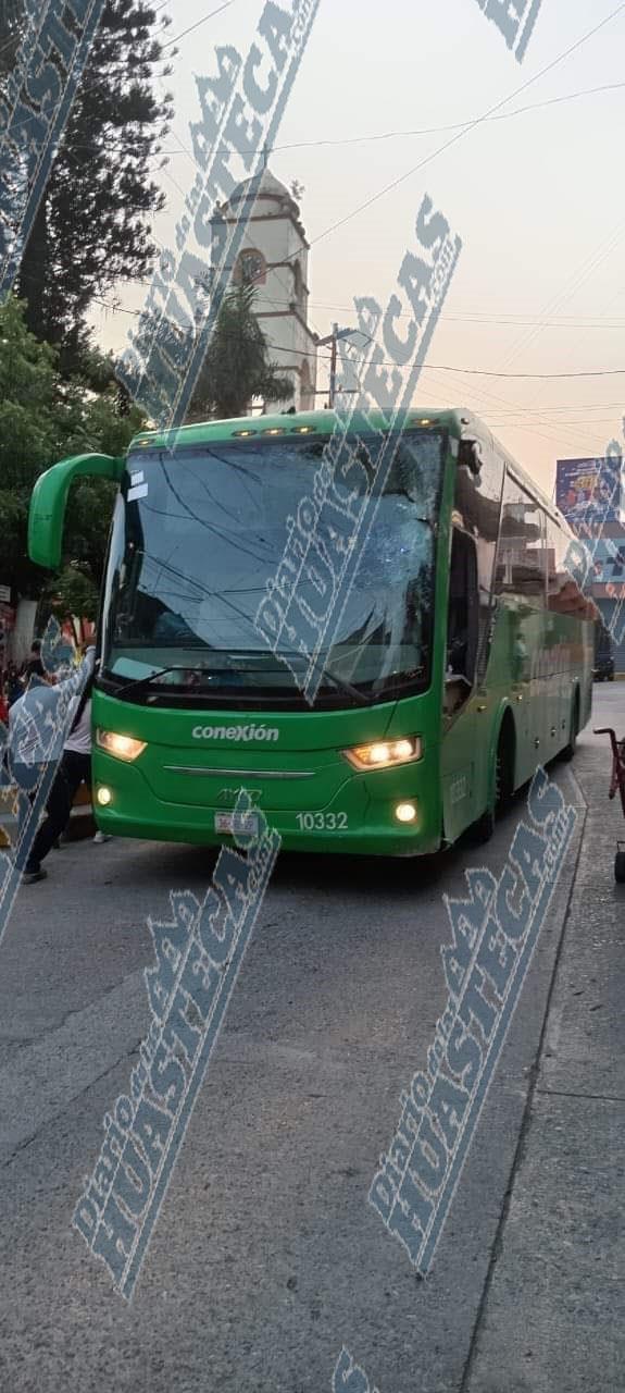 Autobús se salió de la rúa