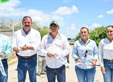 Ricardo Gallardo entrega carretera San Martín – Tanquián