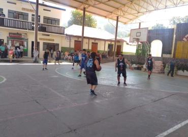 Torneo de basquetbol continúa con gran éxito