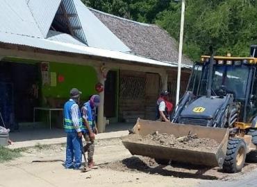 Inició bacheo de vía recién rehabilitada 