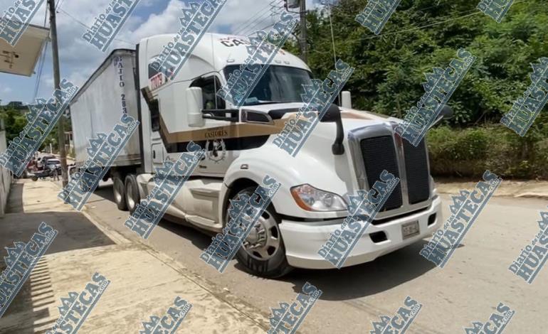 Tráiler causó dañosa cableado eléctrico 