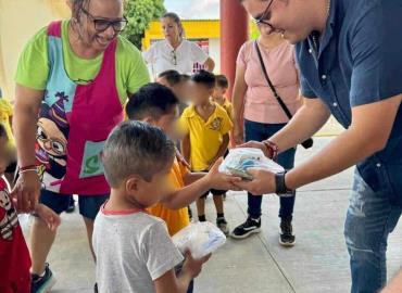 Pablo Jonguitud llevó apoyo escolar a kínder