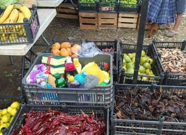 Gran éxito del mercadito en Manchoc