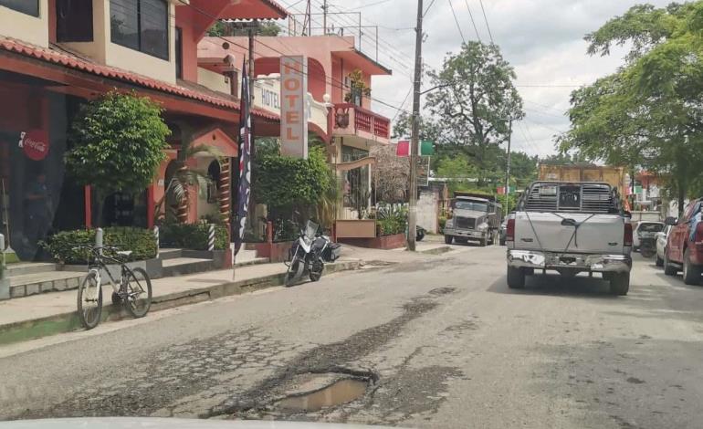 Gobierno no quiere reparar avenida