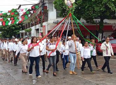 Edil presente en el desfile