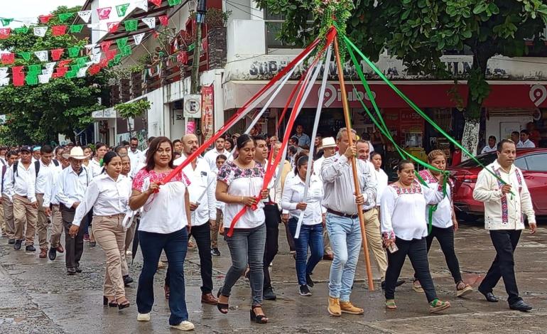 Edil presente en el desfile