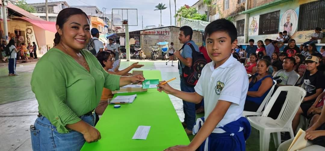 400 beneficiados con Chips y Tarjeta Joven