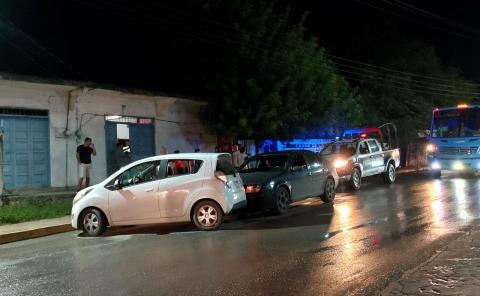 Un detenido y daños materiales tras choque en avenida Juárez