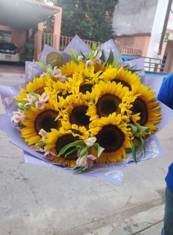 Buena venta de Flores amarillas 