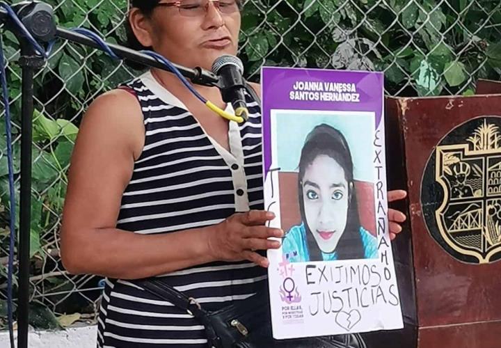 Develan memorial simbólico por víctimas de feminicidio