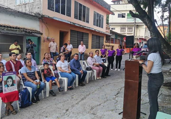 Develan memorial simbólico por víctimas de feminicidio